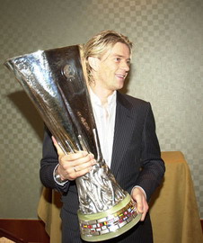 Тимощук с трофеем, shakhtar.com