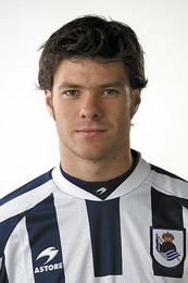 В полосатой форме Хаби уже играл