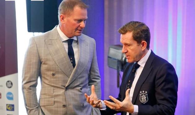 Фил Ходжкинсон (слева) и Дин Хойл (справа), photo Huddersfield FC