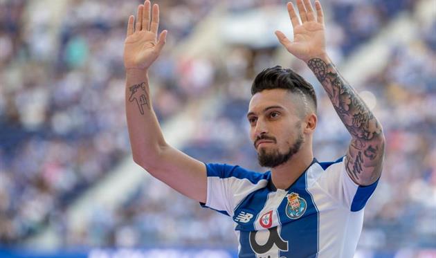 Алекс Теллес, getty images