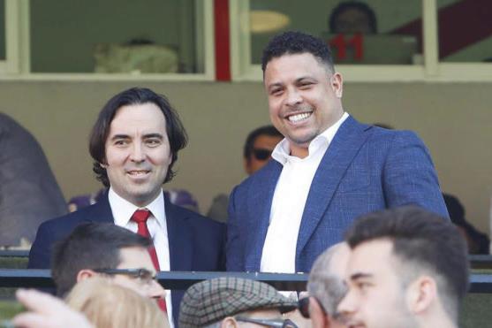 Роналдо (слева), Marca