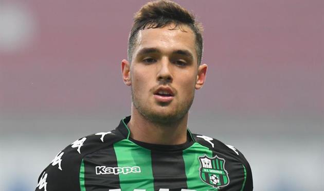 Шахтер и Наполи поспорят за защитника Сассуоло Лиролу