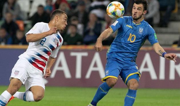 Сергей Булеца (справа), photo Fifa.com