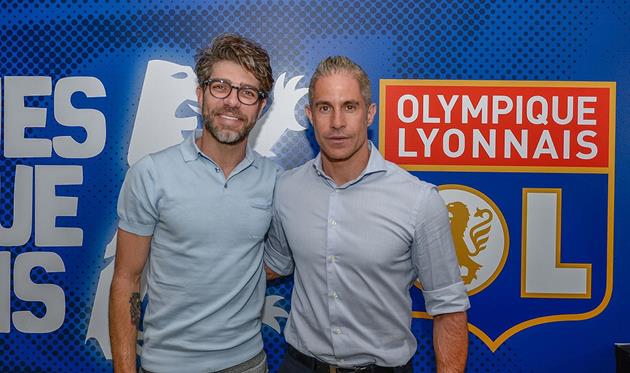 Жуниньо (слева) и Силвиньо (справа), photo Olympique de Lyonnais