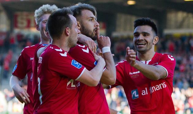 Владлен Юрченко (держит палец у губ), photo Vejle