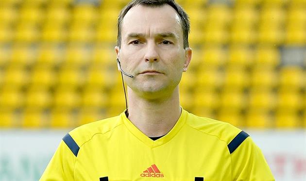 Фанат бросил сиденьем в арбитра матча Волынь — Карпаты. Не попал