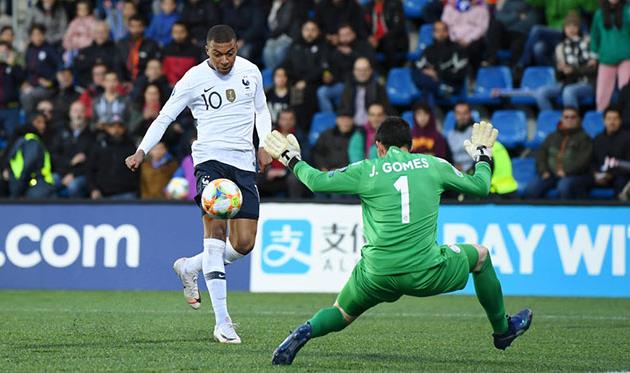 Мбаппе забивает свой сотый гол, Getty Images