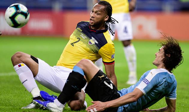 Артуро Мина и Эдинсон Кавани, Getty Images