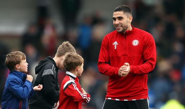 Нил Мопе с детишками, getty images