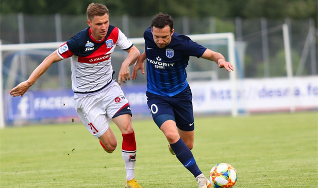 Андрей Богданов (справа), фото ФК Десна