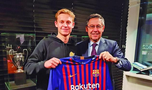 Френки де Йонг и Хосеп Мария Бартомеу, photo FC Barcelona