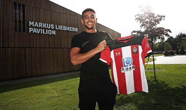 Че Адамс, ФОТО ФК САУТГЕМПТОН