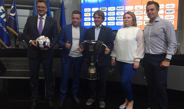 Томас Гримм (с трофеем), Football.ua