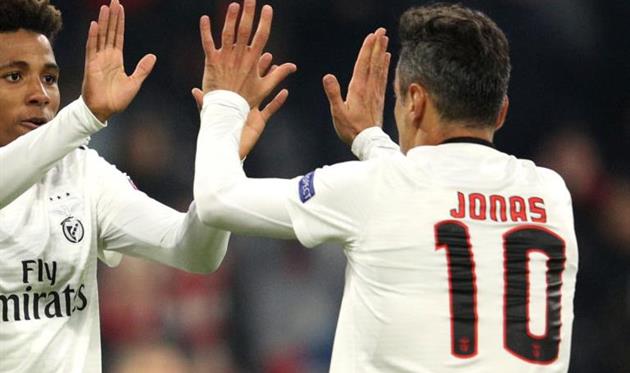 Жонас провел последний матч в карьере, его провожал весь стадион