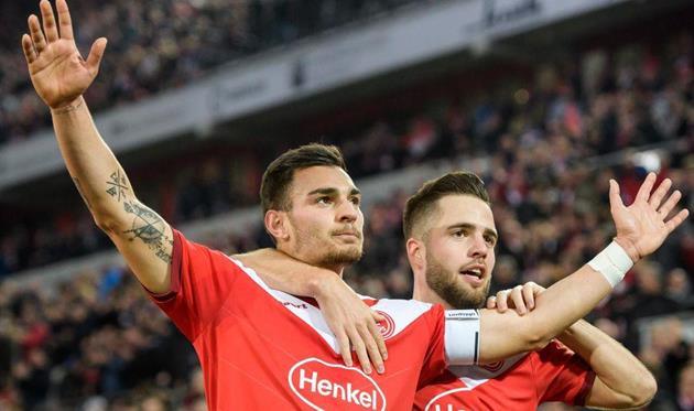 КААН АЙХАН (СЛЕВА), GETTY IMAGES 