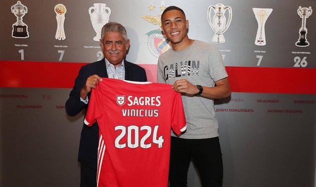 Карлос Винисиус (слева), ФОТО ФК БЕНФИКА