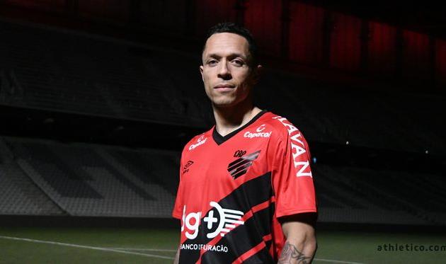 Адриано, ФОТО АТЛЕТИКО ПАРАНАЭНСЕ