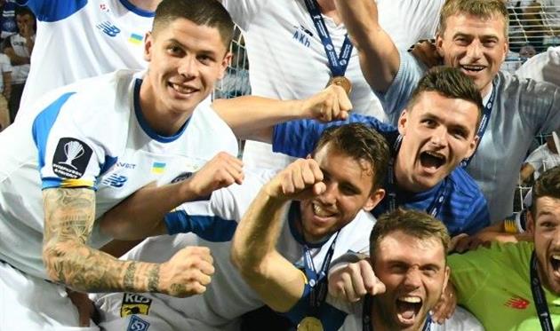 Денис Попов (крайний слева), фото ФК Динамо