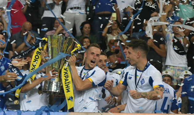 Томаш Кендзера (с кубком), фото ФК Динамо