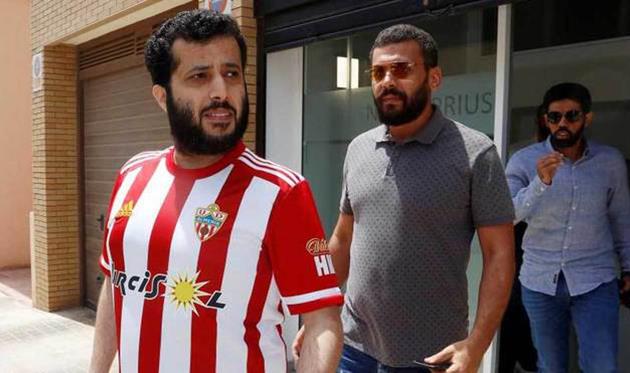 Турки Аль-Шейх (слева), EFE