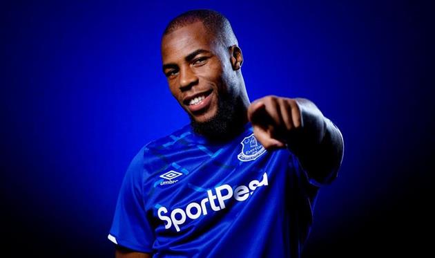 Эвертон арендовал Сидибе у Монако