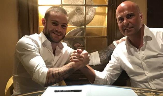 НАЙТАН НАНДЕС (СЛЕВА), ФОТО ФК КАЛЬЯРИ