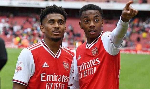 джо уиллок и рисс нельсон, getty images