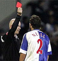 Лукас Нил - классическая поза