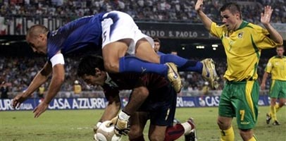 Каннаваро оседлал Буффона - литовцы себя оседлать не дали, АР