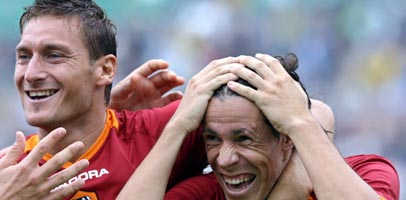 Таддеи не верит своим глазам. А Тотти верит :), АР