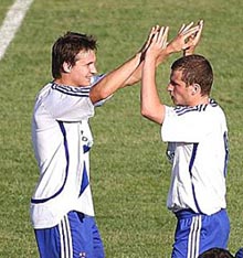 Алиев поздравляет Олейника, fcdynamo.kiev.ua