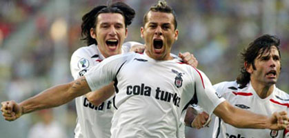 Бобо (на переднем плане)