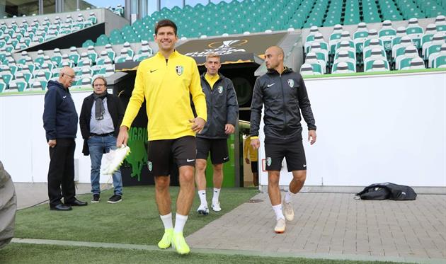 Александрия на стадионе Вольфсбурга, twitter.com/FCO1948