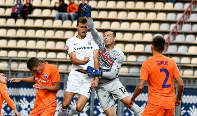 ХУДЖАМОВ В БОРЬБЕ ЗА МЯЧ, ФОТО ФК ЗАРЯ