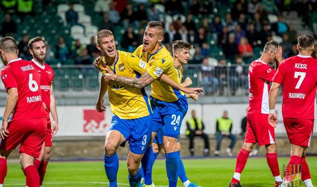 Как старшеклассник среди детей — чемпион мира Бескоровайный забил первый гол в Словакии