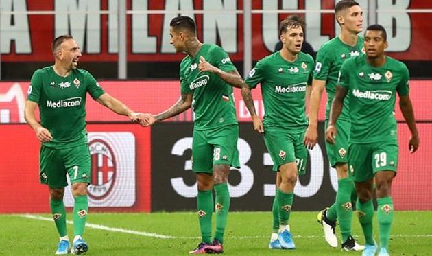 Фиорентина празднует гол в ворота Милана, getty images