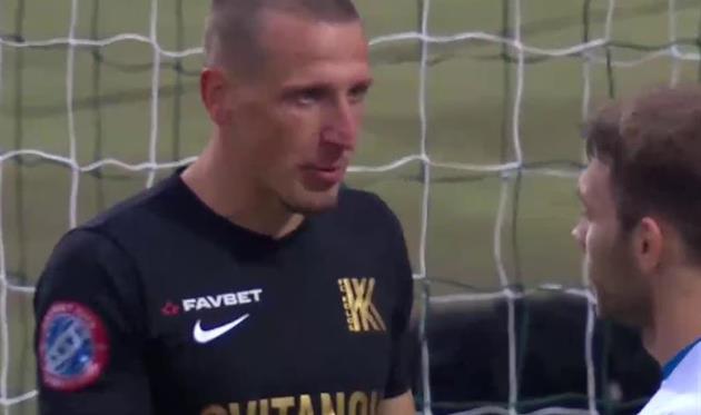 Арбитр матча Колос — Динамо удалил Максименко за сейв носом