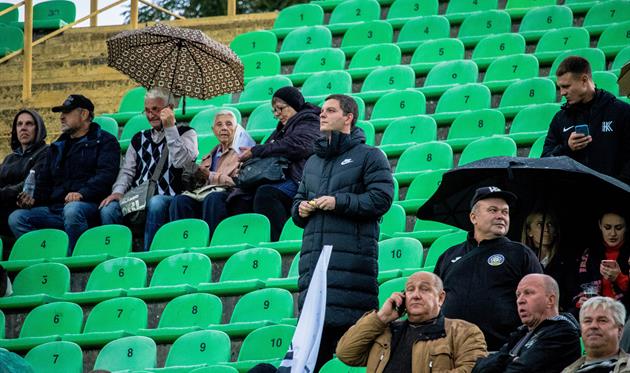 АНДРЕЙ ЗАСУХА (СТОИТ ПО ЦЕНТРУ), ФОТО ФК КОЛОС