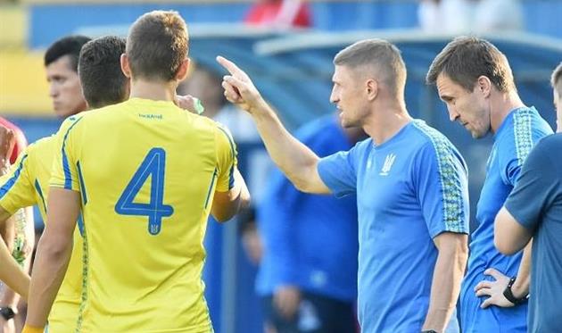 Езерский раздает указания, фото УАФ