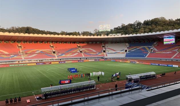 Трибуны на матче Северная Корея - Южная Корея, фото Бергстрема