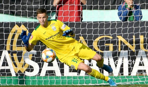 ОЛЕГ КУДРИК ПАРИРУЕТ УДАР ПЕРНАМБУКО, ФОТО ФК КАРПАТЫ