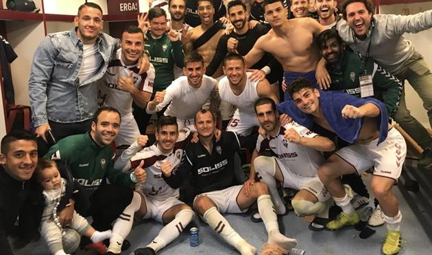 Роман Зозуля (в центре снизу) с партнерами, фото Альбасете