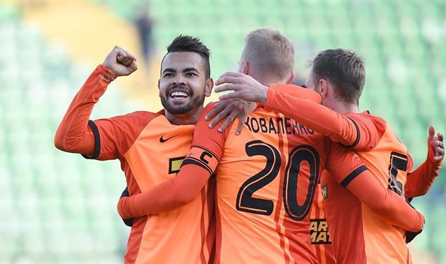 Шахтер празднует победу над Карпатами, фото: ФК Шахтер