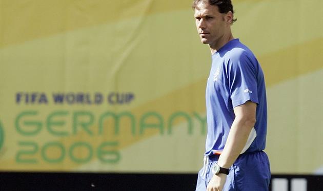 33 года исполнилось легендарному голу Ван Бастена