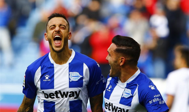 Алавес празднует победу над Вальядолидом, laliga.com