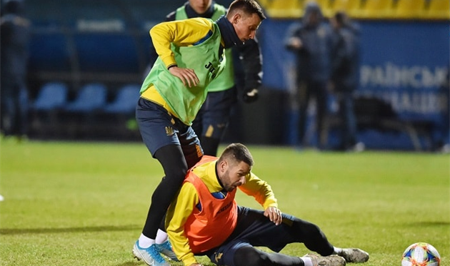 Иванесеня (слева) на тренировке сборной Украины, фото: УАФ