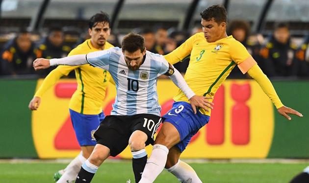 Лионель Месси и Тьяго Силва, Getty Images