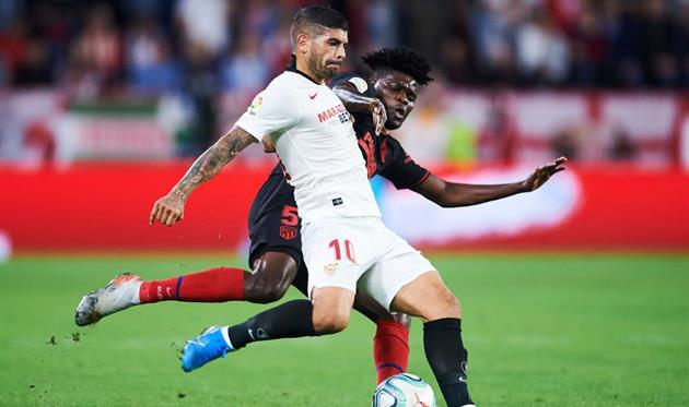 Эвер Банега в матче с Атлетико, Getty Images