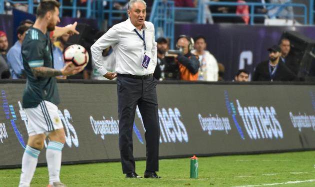 Лионель Месси и Тите, photo TheNational.ae