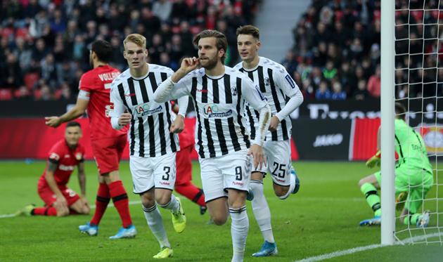 РАДОСТЬ ИГРОКОВ ФРАЙБУРГА, ФОТО GETTY IMAGES